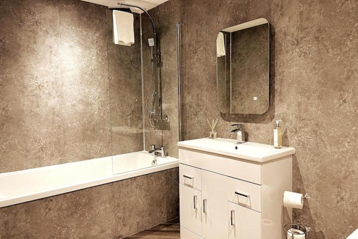 Lovely 3 Bedroom Apartment With Private Garden In Edinburgh City Centre Экстерьер фото