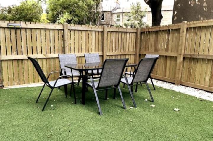 Lovely 3 Bedroom Apartment With Private Garden In Edinburgh City Centre Экстерьер фото